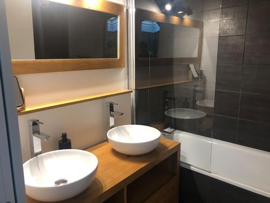 Maison Type Loft - Avec Parking En Plein Centre Ла Рошел Екстериор снимка